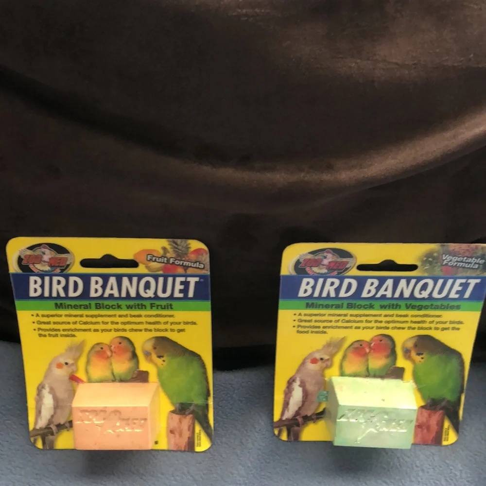 Mutiple bird feeds-